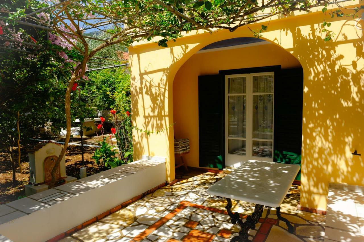 House With Garden Near The Sea Apartment Agia Efimia Exterior foto