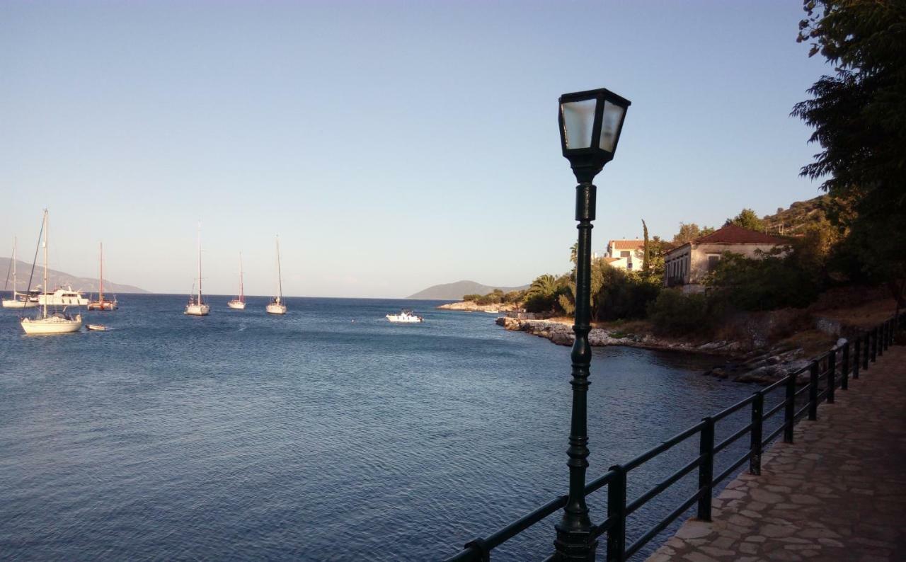 House With Garden Near The Sea Apartment Agia Efimia Exterior foto