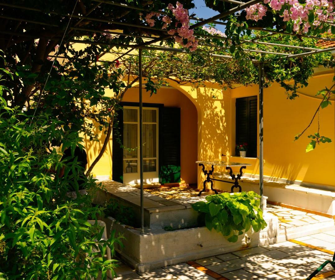 House With Garden Near The Sea Apartment Agia Efimia Exterior foto