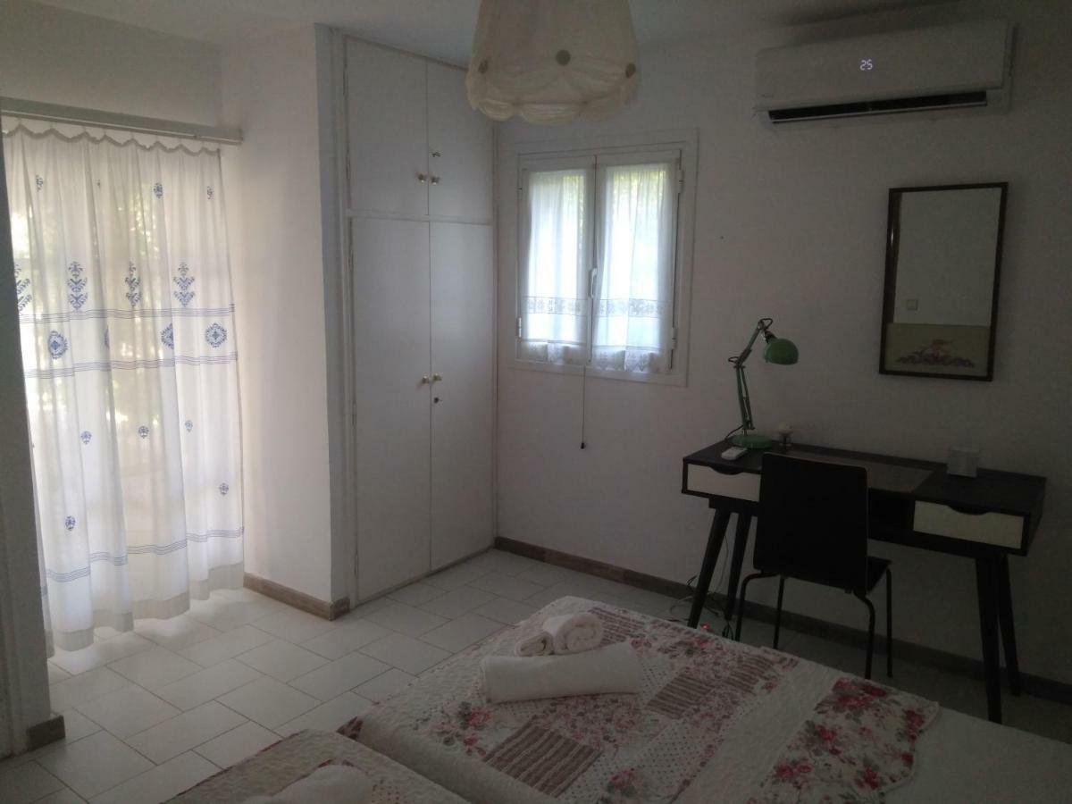 House With Garden Near The Sea Apartment Agia Efimia Exterior foto