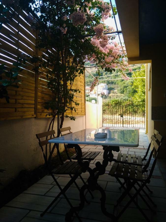 House With Garden Near The Sea Apartment Agia Efimia Exterior foto