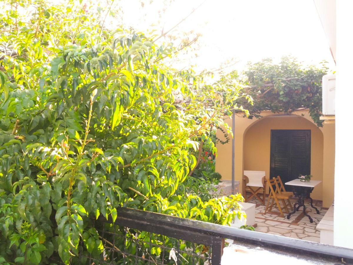 House With Garden Near The Sea Apartment Agia Efimia Exterior foto